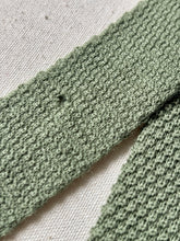 Charger l&#39;image dans la galerie, Cravate tricot vintage 100% laine vert amande
