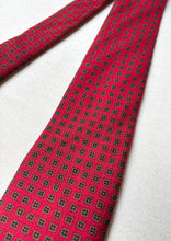 Cargar imagen en el visor de la galería, Cravats of London cravate rouge en laine Made in England
