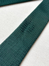 Charger l'image dans la galerie, Madelios Paris cravate verte vintage en grenadine de soie Made in Italy
