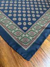 Charger l&#39;image dans la galerie, Duo de pochettes marine vintage en soie
