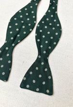 Charger l&#39;image dans la galerie, Duo de noeuds papillon en soie vintage
