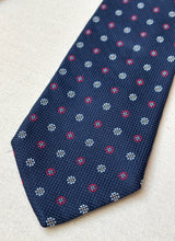 Charger l'image dans la galerie, Duo de cravates vintage Breuer / Edsor Kronen en soie
