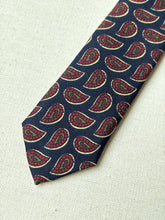 Load image into Gallery viewer, Drake's cravate paisley marine Made in England
