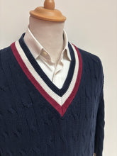 Charger l'image dans la galerie, Pull cricket marine torsadée 100% coton Made in Great Britain
