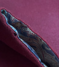 Lade das Bild in den Galerie-Viewer, Vivax by Sambrook Witting écharpe vintage double face à motif floral en laine et soie Made in England
