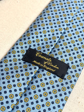 Load image into Gallery viewer, Cravats of London cravate bleue en soie à motif géométrique Made in England
