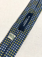 Načíst obrázek do prohlížeče Galerie, Burberry X Drake's cravate à pois en soie Made in England
