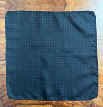 Charger l&#39;image dans la galerie, Duo de pochettes vintage en soie
