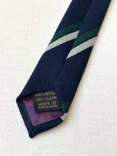 Load image into Gallery viewer, Harrod's cravate marine club en laine Made in England
