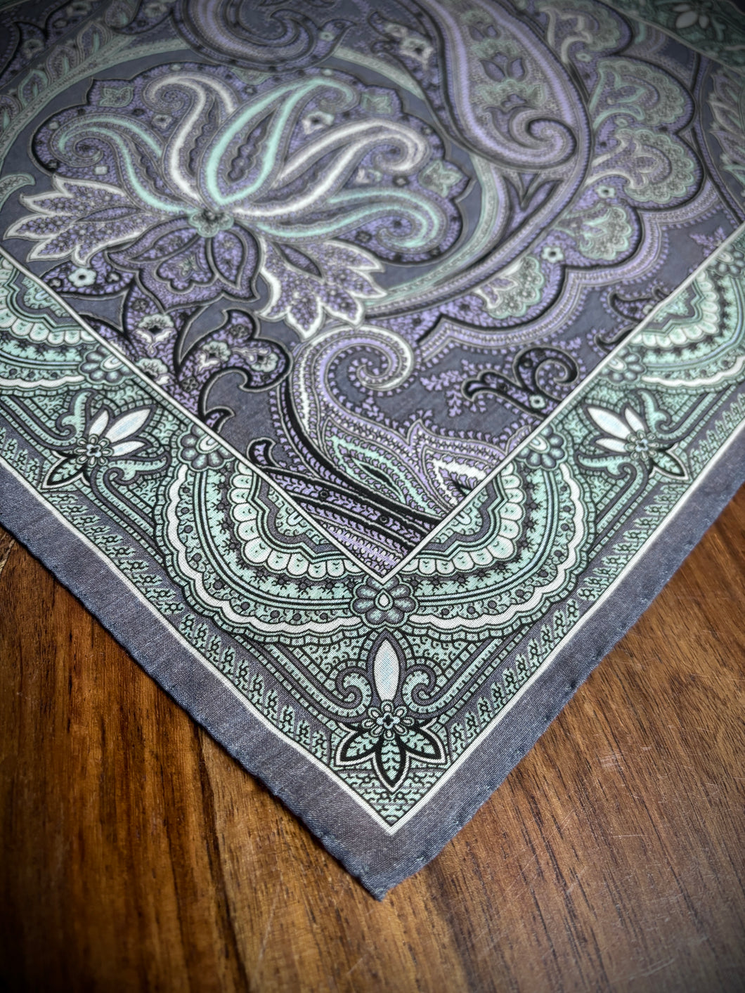Pochette à motif paisley en coton et soie Made in Italy