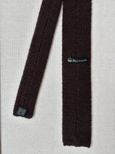 Cargar imagen en el visor de la galería, Cravate tricot marron en laine Made in Italy
