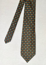 Charger l'image dans la galerie, British House cravate en soie à motif géométrique Made in France
