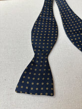 Charger l&#39;image dans la galerie, Chaps by Ralph Lauren noeud papillon marine en soie
