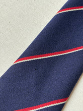 Charger l'image dans la galerie, Austin Reed cravate marine club en laine Made in England
