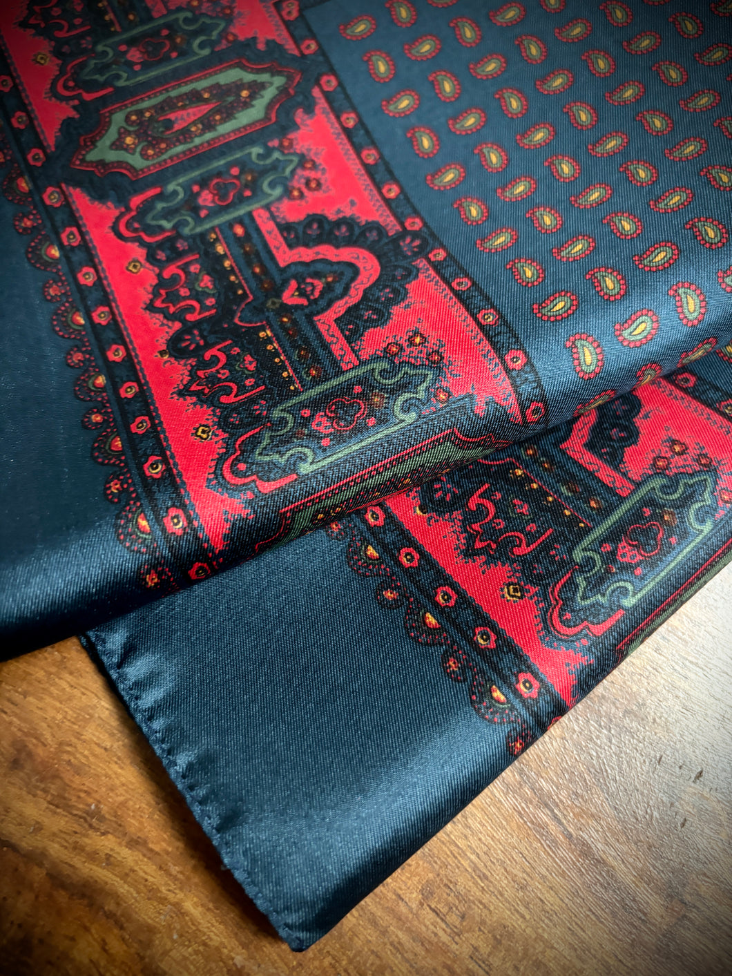 Pochette marine vintage en soie à motif paisley Made in England