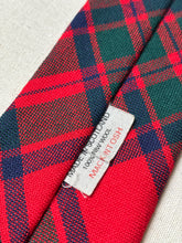 Charger l&#39;image dans la galerie, Cravate tartan Mackintosh en pure laine vierge Made in Scotland
