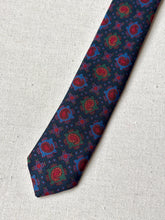 Lade das Bild in den Galerie-Viewer, Michelsons cravate en soie à motif géométrique Made in England
