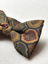 Charger l'image dans la galerie, Old England Club Collection nœud papillon en soie Made in England
