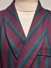 Charger l'image dans la galerie, Gran chic robe de chambre vintage à col châle en laine Made in Italy 52
