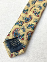 Charger l'image dans la galerie, Breuer cravate jaune vintage paisley en soie Made in France
