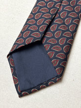 Load image into Gallery viewer, Drake's cravate paisley marine Made in England
