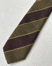Charger l'image dans la galerie, Cravate club vintage en laine Made in Italy
