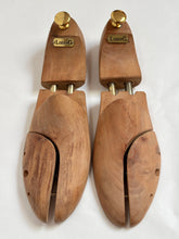 Carica l&#39;immagine nel visualizzatore di Gallery, Embauchoirs en bois Loding Pointure 44 FR

