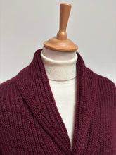 Load image into Gallery viewer, Walbusch cardigan bordeaux à col châle en laine vierge 52 Made in Great Britain
