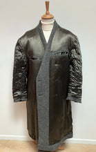 Charger l'image dans la galerie, Pardessus croisé gris vintage de 1957 en laine Made in France
