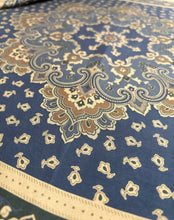 Cargar imagen en el visor de la galería, Van Gestel by Breuer foulard carré vintage 100% soie à motif floral
