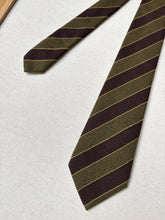 Charger l'image dans la galerie, Cravate club vintage en laine Made in Italy
