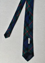 Charger l&#39;image dans la galerie, Cravate tartan Gunn en laine vierge Made in Scotland
