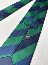 Lade das Bild in den Galerie-Viewer, Duo de cravates club vintage en soie Jacques Fath / Savile Row
