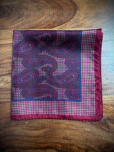 Charger l'image dans la galerie, Pochette paisley vintage en soie Made in Italy

