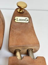 Carica l&#39;immagine nel visualizzatore di Gallery, Embauchoirs en bois Loding Pointure 44 FR

