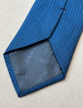 Načíst obrázek do prohlížeče Galerie, Klubová kravata Personality Milano z grenadinového hedvábí, vyrobeno v Itálii
