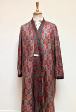 Afbeelding in Gallery-weergave laden, Cerruti robe de chambre paisley vintage à col châle en pure soie Made in France
