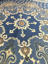 Cargar imagen en el visor de la galería, Van Gestel by Breuer foulard carré vintage 100% soie à motif floral
