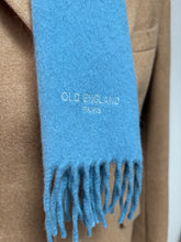 Charger l&#39;image dans la galerie, Old England Paris écharpe bleue en laine d&#39;agneau et angora Made in Scotland
