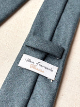 Načíst obrázek do prohlížeče Galerie, Burberry vintage kravata s paisley vzorem, vyrobená v Anglii
