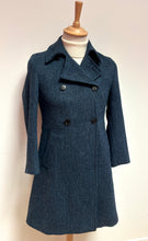 Lade das Bild in den Galerie-Viewer, Harris Tweed X Beaver’s manteau femme en tweed à chevrons 100% laine vierge 36
