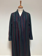 Charger l&#39;image dans la galerie, Red Lyon robe de chambre à rayures vintage en pure laine 52
