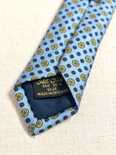 Load image into Gallery viewer, Cravats of London cravate bleue en soie à motif géométrique Made in England
