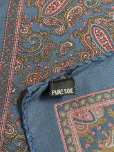 Charger l&#39;image dans la galerie, Trio de pochettes vintage paisley en soie
