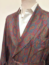 Afbeelding in Gallery-weergave laden, Cerruti robe de chambre paisley vintage à col châle en pure soie Made in France
