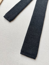Charger l&#39;image dans la galerie, Cravate grise vintage tricot en pure laine
