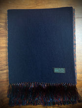 Charger l'image dans la galerie, Écharpe foulard classique vintage double face à motif géométrique en laine et soie Made in England

