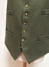 Load image into Gallery viewer, Gurteen Esquire gilet de costume vert en pure laine vierge 56
