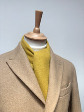 Lade das Bild in den Galerie-Viewer, Prochownick écharpe jaune vintage en pure laine
