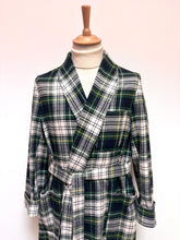 Charger l'image dans la galerie, Belvedere Wien robe de chambre tartan vintage à col châle  50/L

